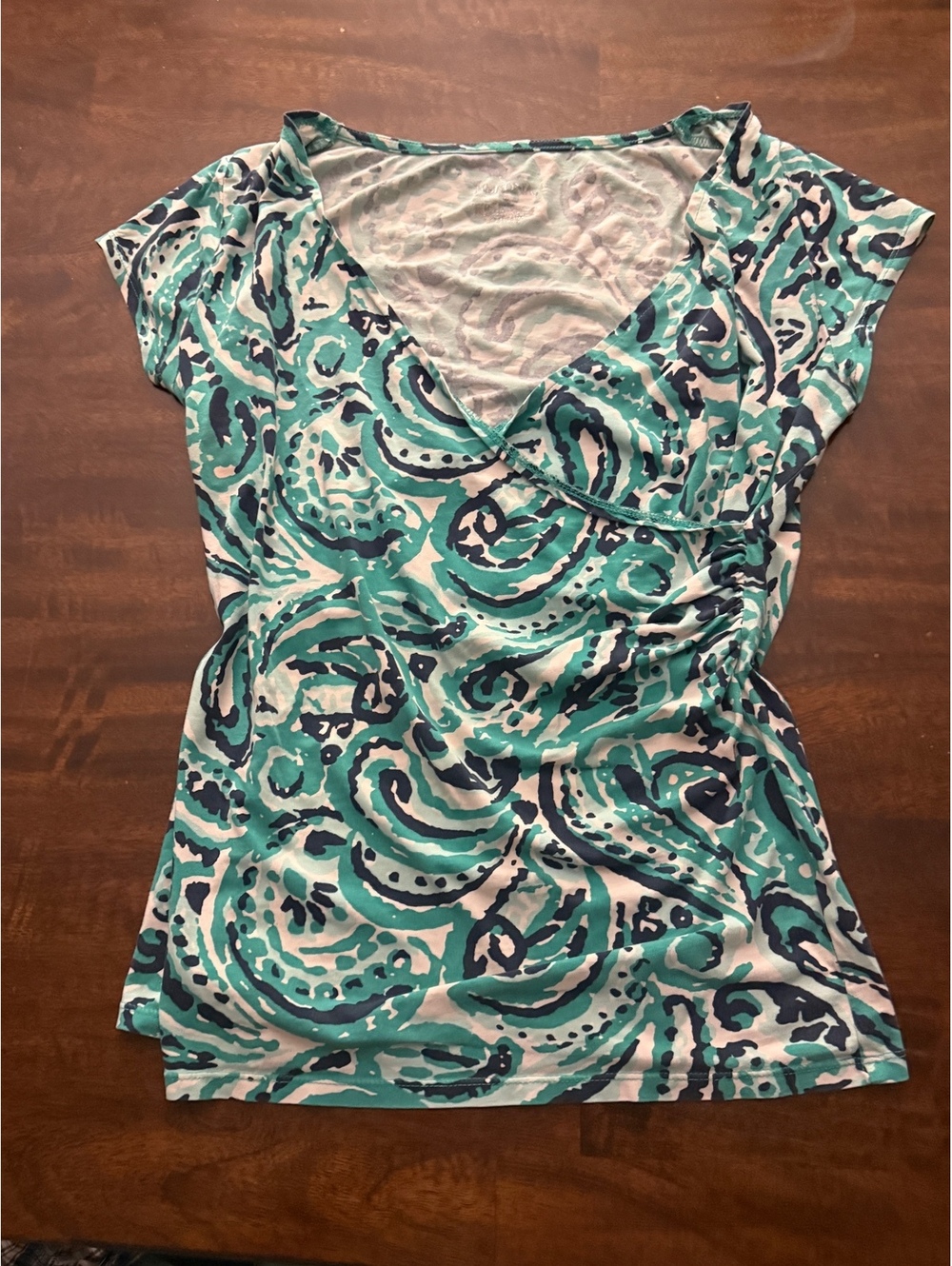 merona medium size short sleeve v-neck patterned top